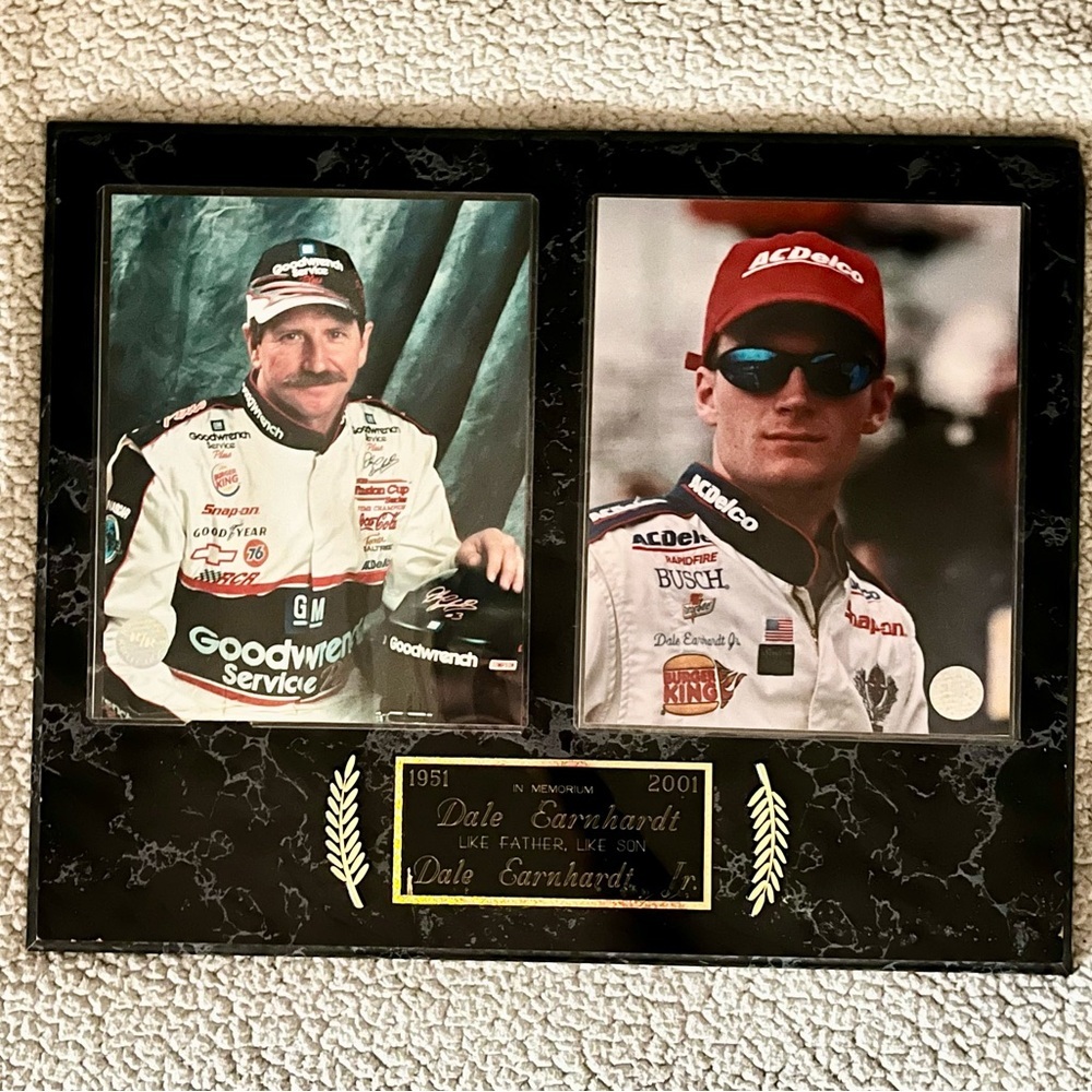 Goodwrench Racing Memorabilia Set - Picture 2 of 16